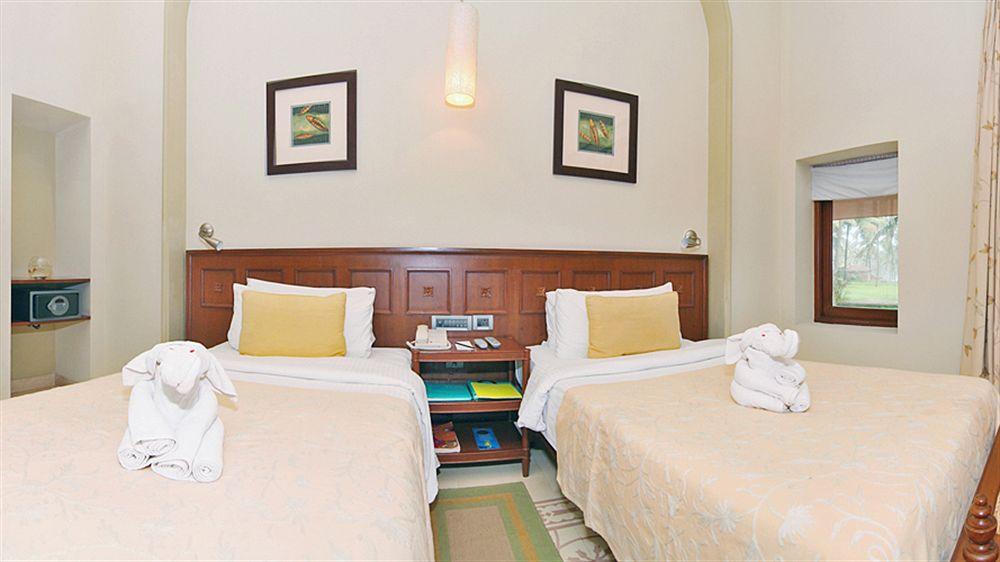 Taj Holiday Village Resort & Spa, Goa Candolim Exterior foto A bedroom at the hotel