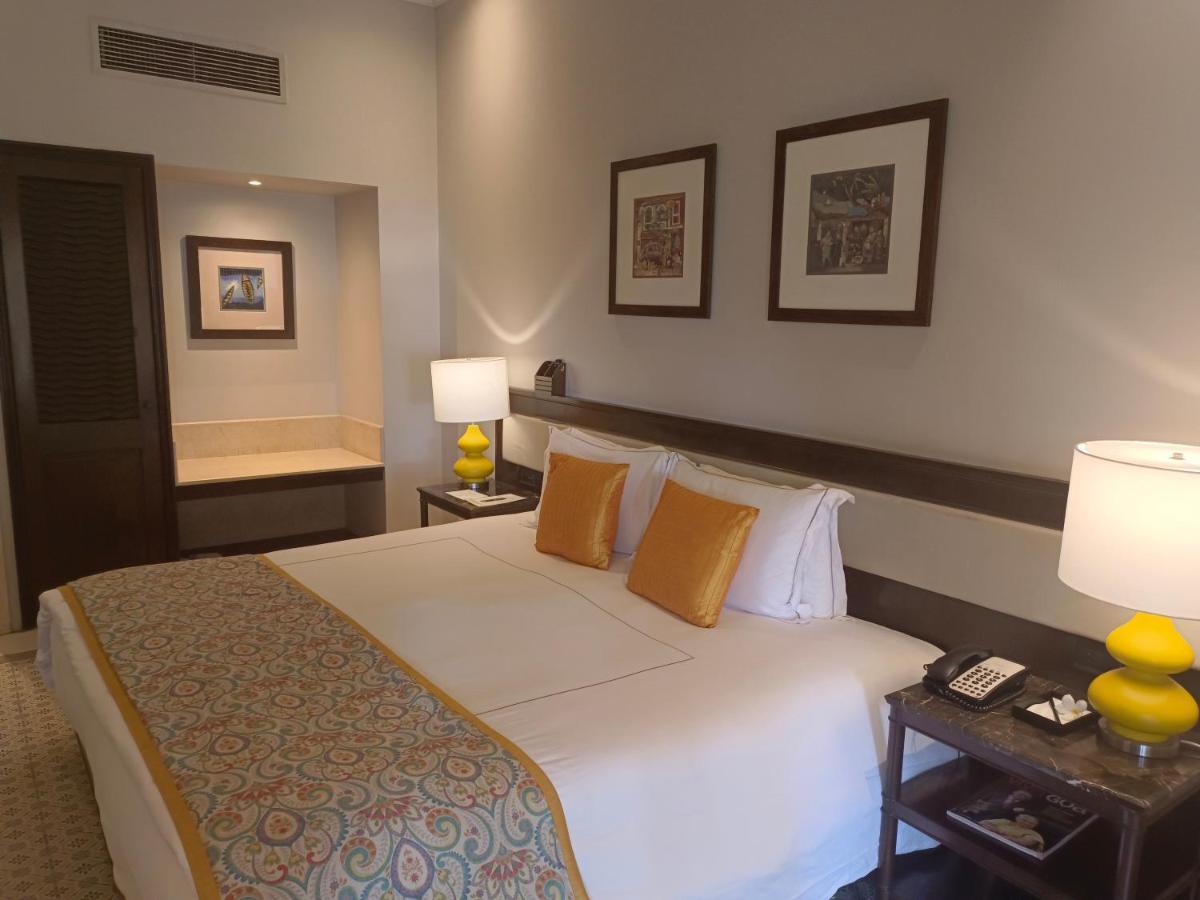 Taj Holiday Village Resort & Spa, Goa Candolim Exterior foto A bedroom at the Taj Mahal Palace