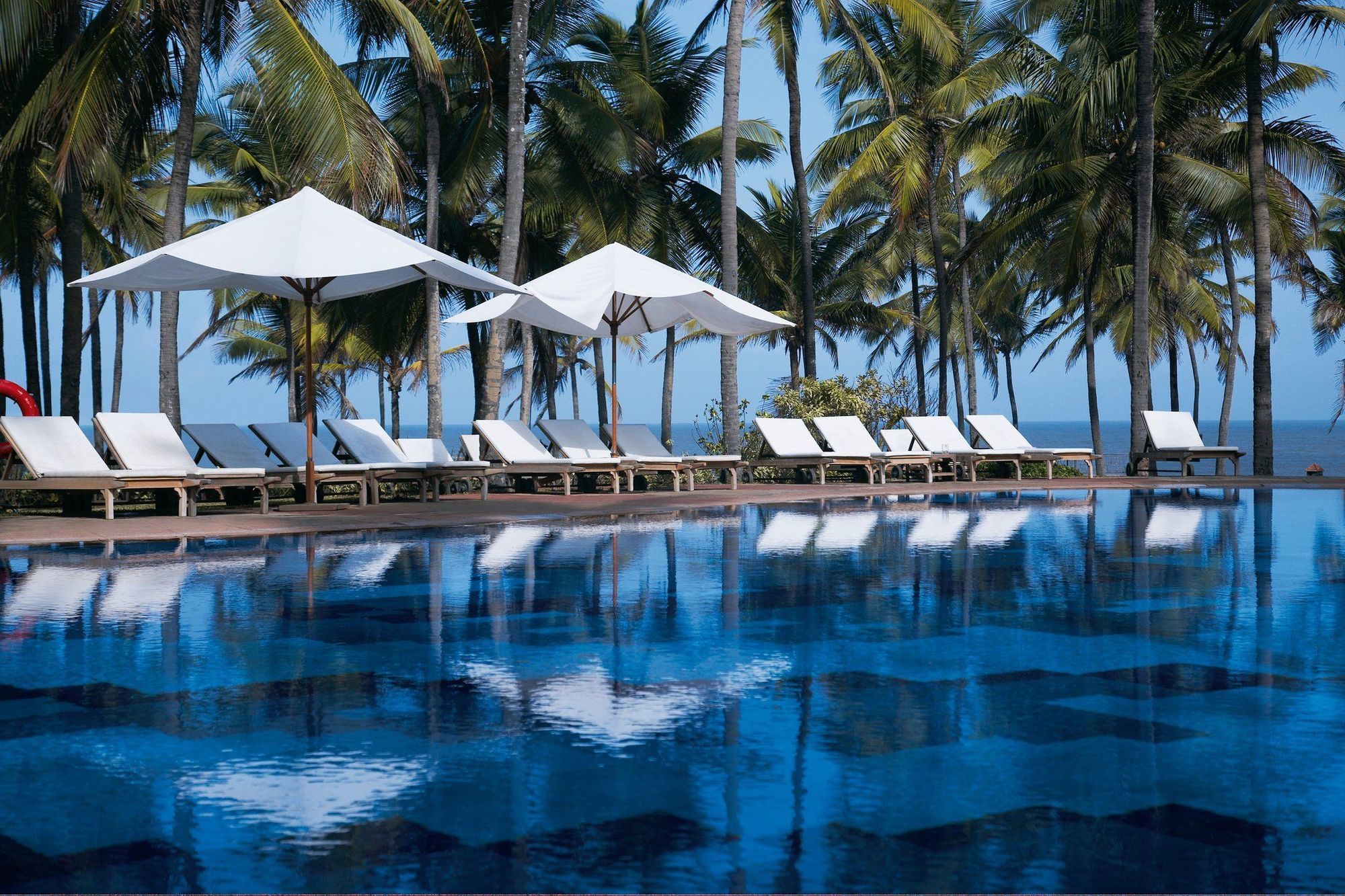 Taj Holiday Village Resort & Spa, Goa Candolim Einrichtungen foto The pool at the Four Seasons Resort