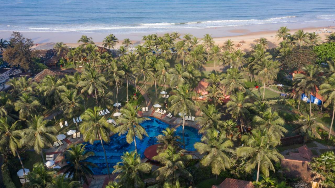 Taj Holiday Village Resort & Spa, Goa Candolim Exterior foto View of the beach from the resort
